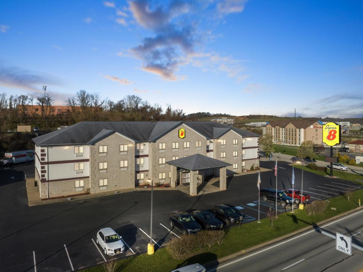 Super 8 By Wyndham Uniontown Pa Hotel Exterior foto