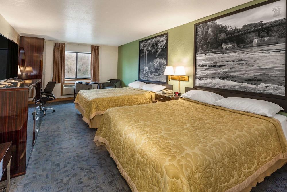 Super 8 By Wyndham Uniontown Pa Hotel Exterior foto