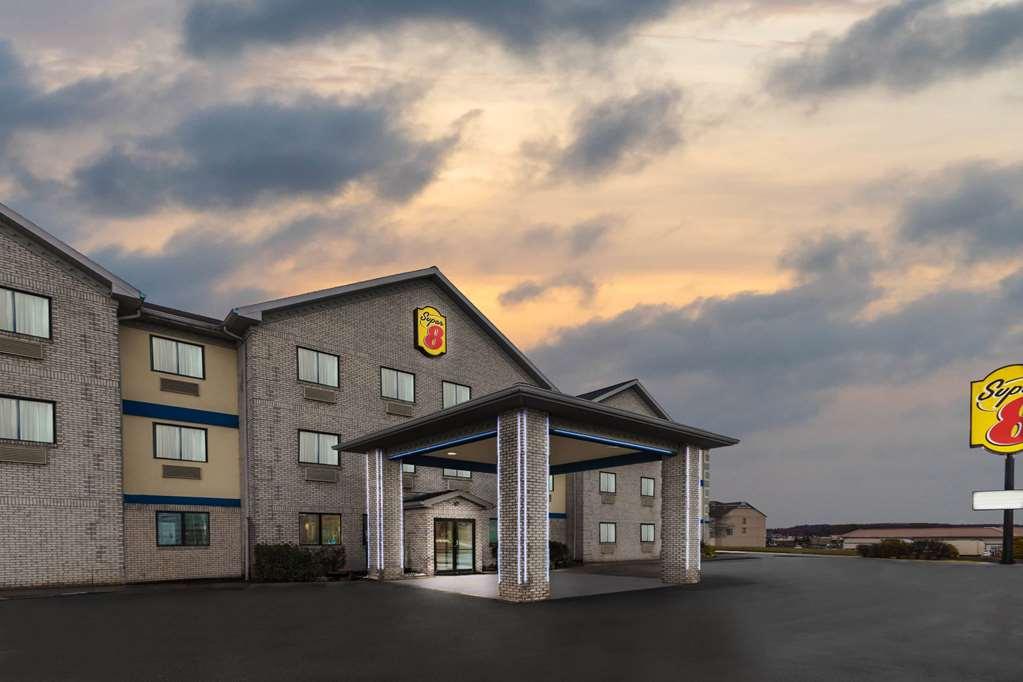 Super 8 By Wyndham Uniontown Pa Hotel Exterior foto